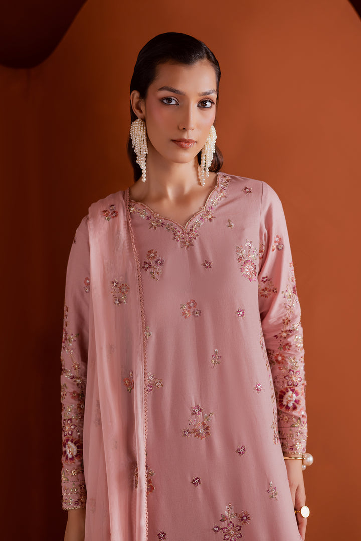 Tea Zunaisha 3Pc Embroidered Lawn Dress - Embroidery Detail | MEHRAAH