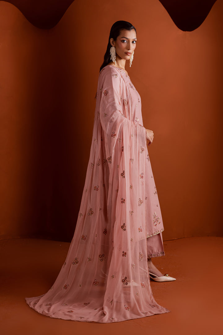 Tea Zunaisha 3Pc Embroidered Lawn Dress - Lifestyle Shot | MEHRAAH