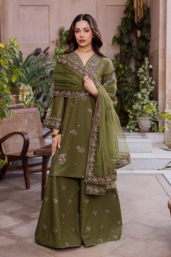 Mehlab 3Pc Festive Embroidered Lawn - Close-up Detail | MEHRAAH