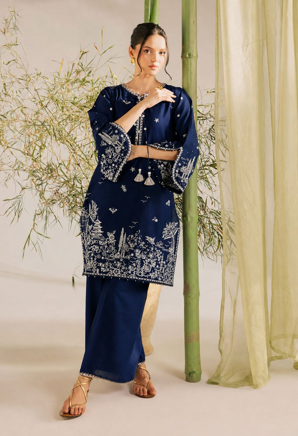 Manzar 2Pc Embroidered Lawn Dress - Embroidery Detail | MEHRAAH