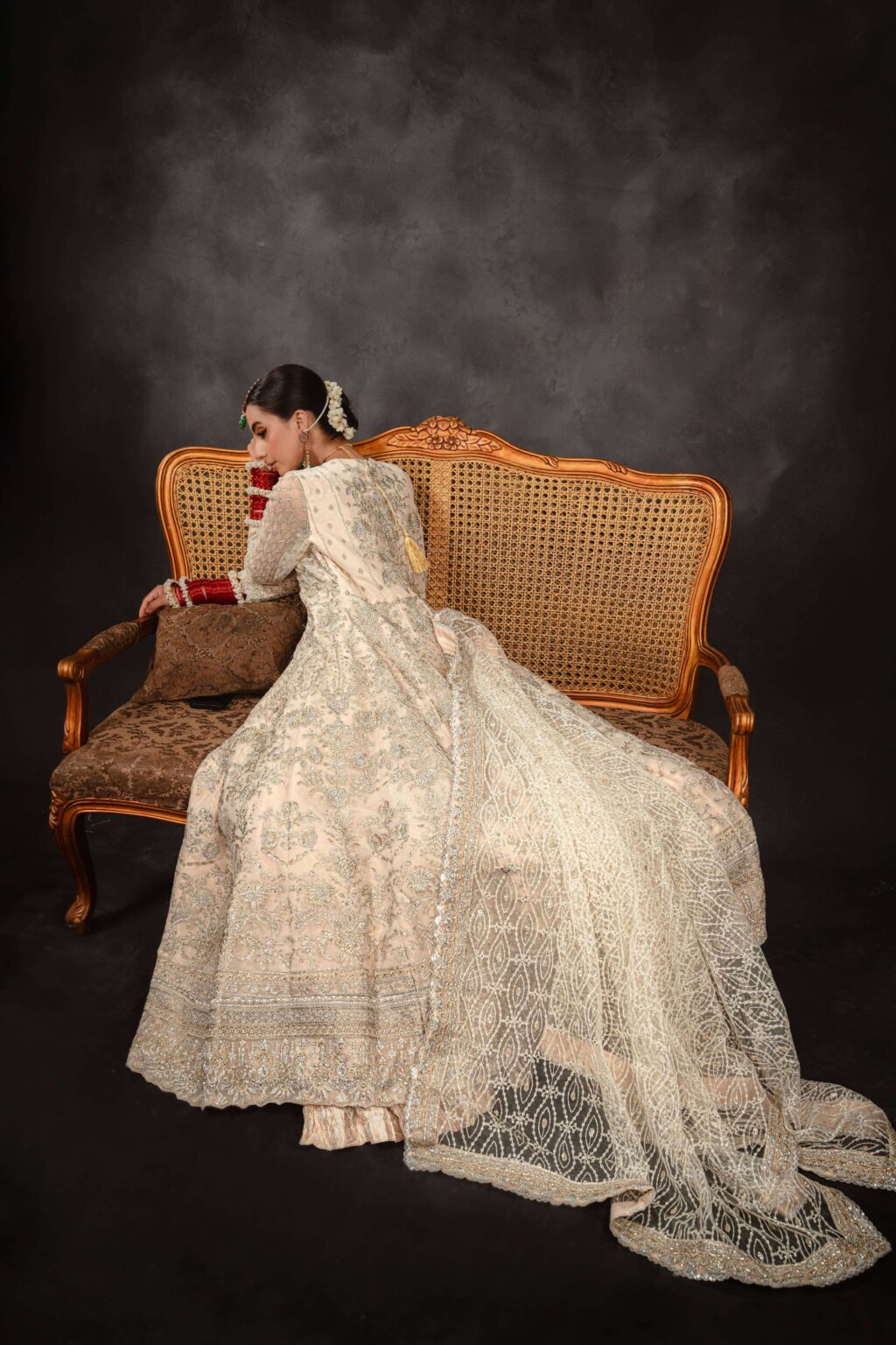Majestic Aura Maxi - Lifestyle Shot | MEHRAAH