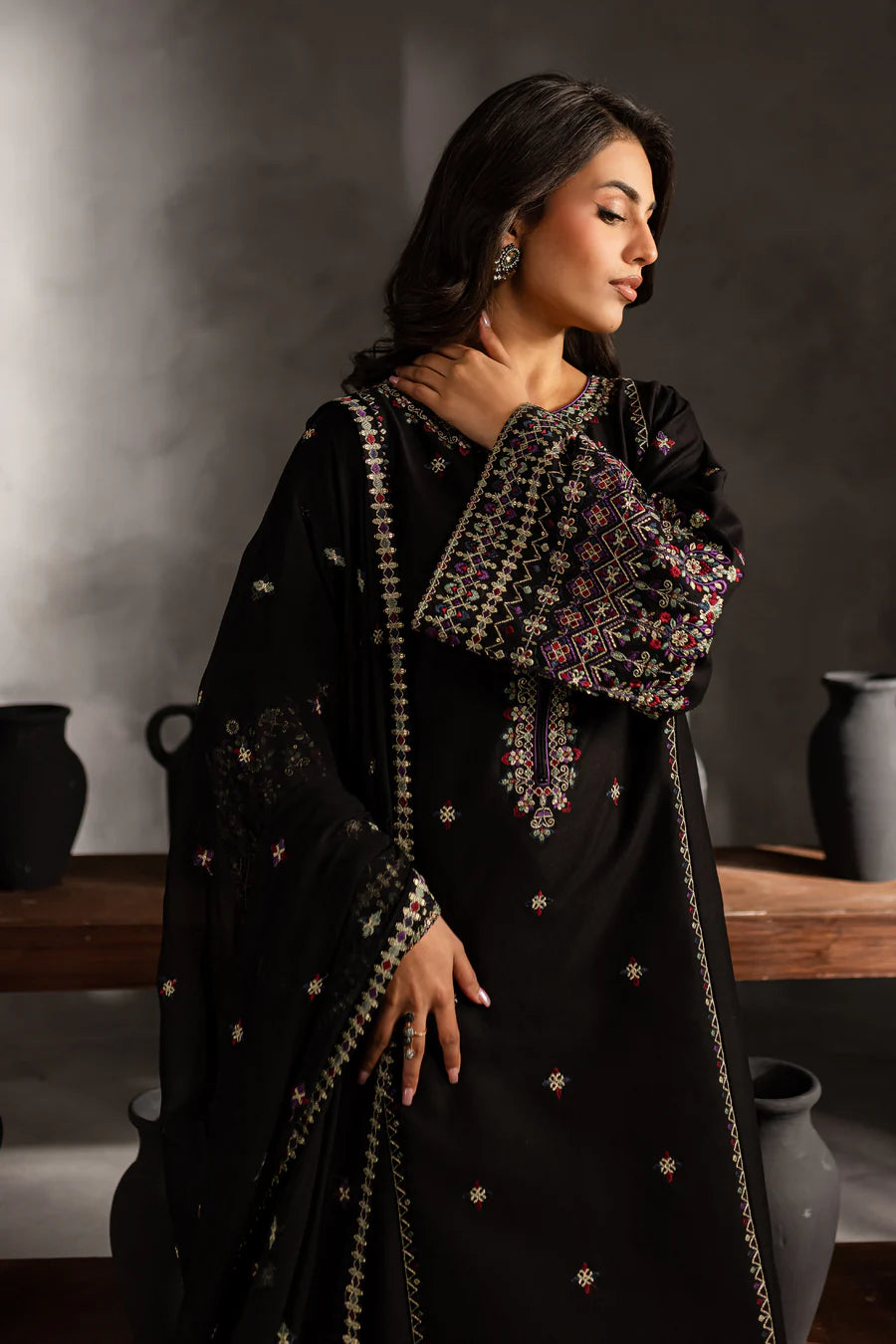 Mosaic 3Pc Embroidered Lawn Dress - Embroidery Detail | MEHRAAH