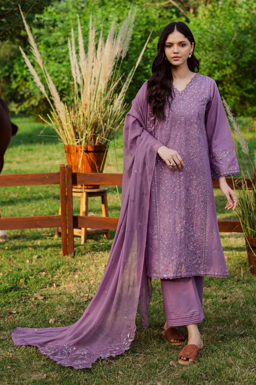 Raeven 3Pc Embroidered Lawn Dress - Embroidery Detail | MEHRAAH